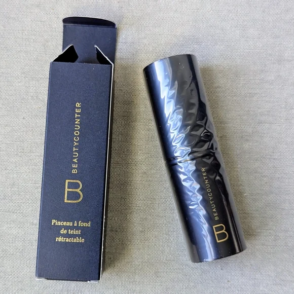 Beautycounter Retractable Foundation Brush | New in Box - Picture 4 of 6